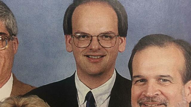 7 Potret Potongan Rambut Ini Absurd Banget, Bikin Ngakak