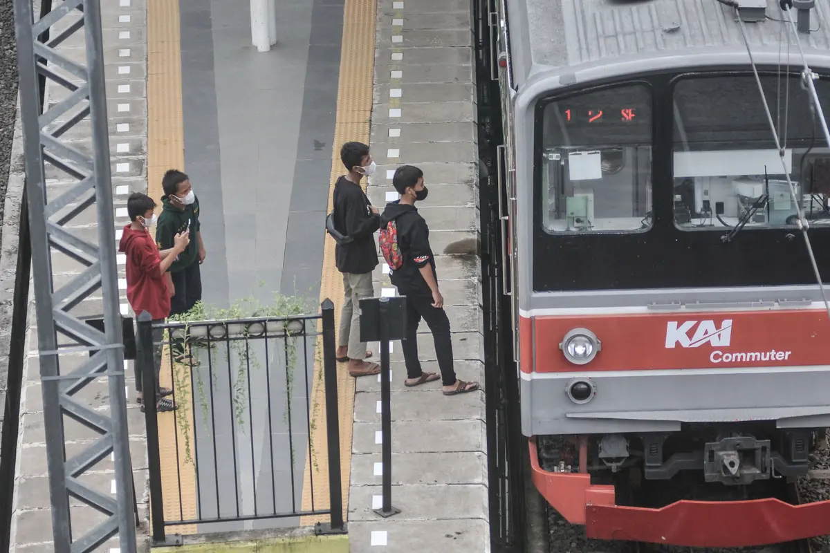1,6 Juta Orang Padati KRL Jabodetabek saat Libur Panjang Paskah