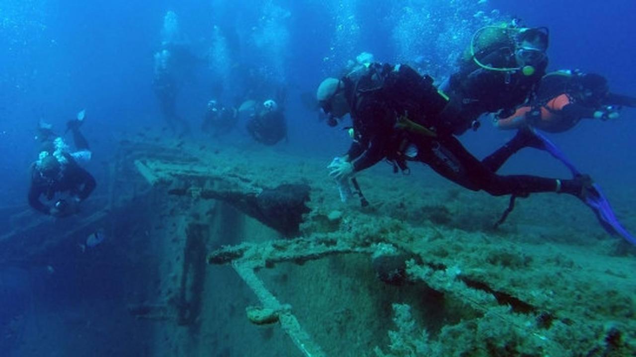 Mengunjungi Kapal MZ Zenobia di bawah laut Siprus