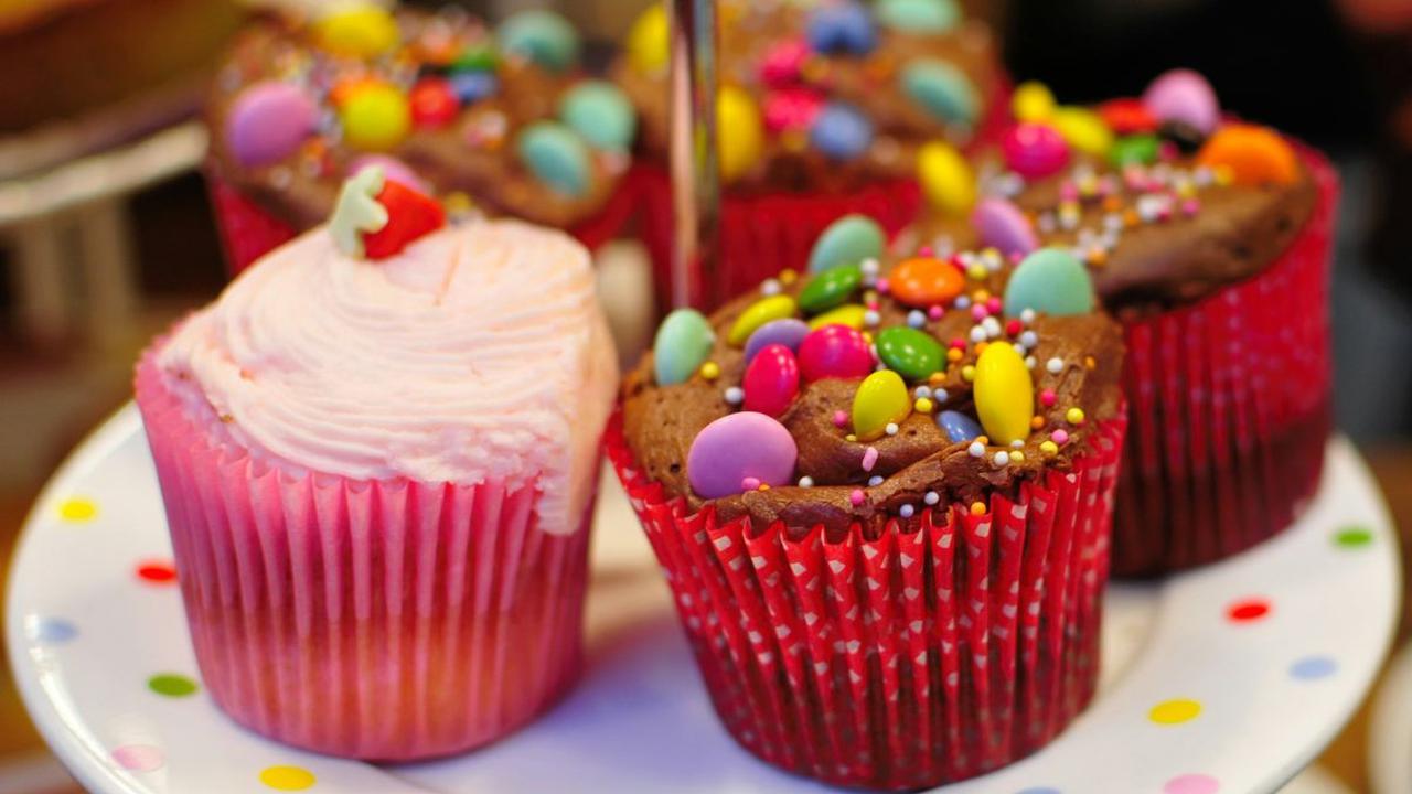 <b>DESSERT ATAU MAKANAN MANIS</b>
