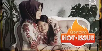 Dukungan Arie Untung dan Anak, Fenita Arie Mantap Berhijab, Selengkapnya di berita hot issue.