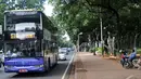Penampakan Bus tingkat wisata atau City Tour Jakarta saat melintas di kawasan Monas, Jakarta, Sabtu (10/1/2015). (Liputan6.com/Miftahul Hayat)