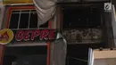 Kondisi Restoran Geprek Bensu pasca kebakaran di Jalan Fatmawati, Jakarta Selatan, Rabu (31/1/2019). Bangunan 3 lantai tersebut terbakar sekitar pukul 14.21 dan berhasil dipadamkan dengan 13 unit mobil pemadam. (Liputan6.com/Faizal Fanani)