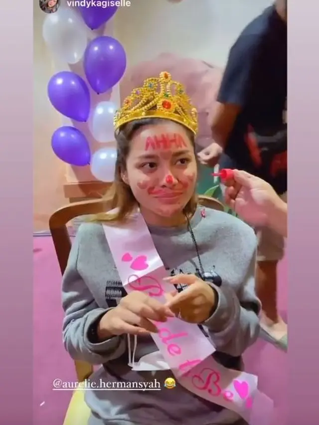 6 Momen Bridal Shower Aurel Hermansyah dari Keluarga, Wajah Dicoret Lipstik