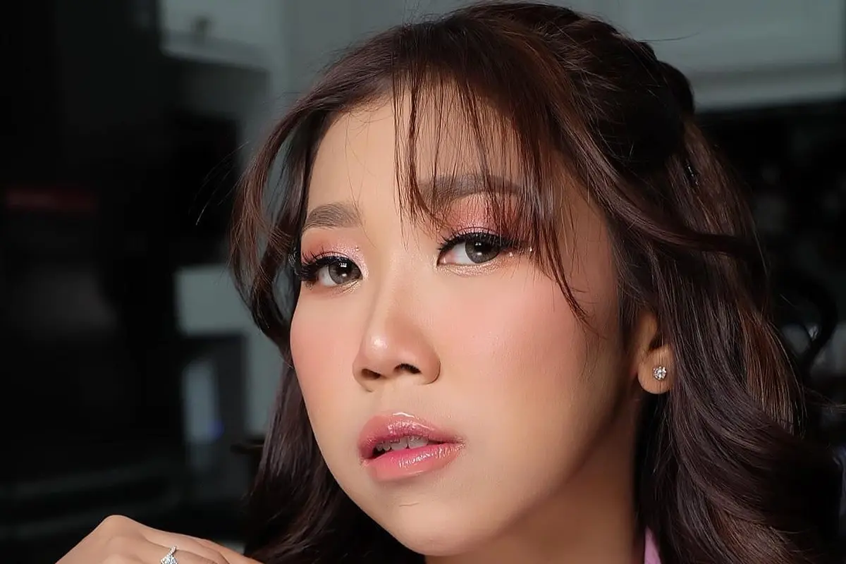 6 Potret Tampilan Kiky Saputri Bikin Pangling dengan Korean Makeup Look