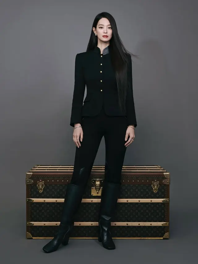 Baru Dua Minggu Menikah dengan Kim Woo Bin, Shin Min Ah Resmi Jadi House Ambassador Louis Vuitton