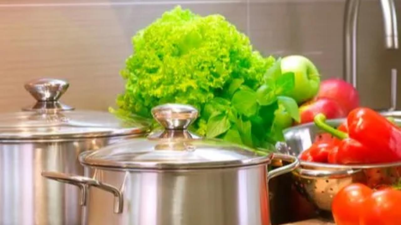 2. Memakai Alat Masak Berbahan Aluminium