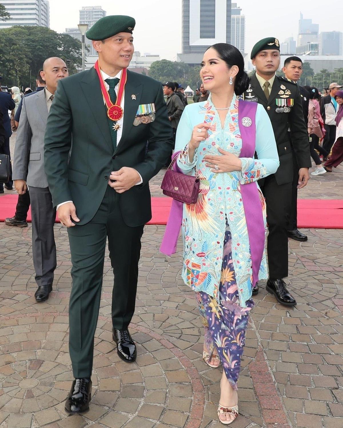 "Memang saya sudah tahu, begitu menikah dengan mas Agus (AHY) yang seorang (saat itu) prajurit, prioritas hidup saya adalah mas Agus," ujar Annisa Pohan, dikutip KapanLagi.com via kanal YouTube ALVIN in LOVE, Selasa (29/10/2024).