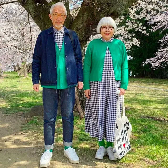 Pasangan asal Jepang yang viral karena selalu pakai baju couple