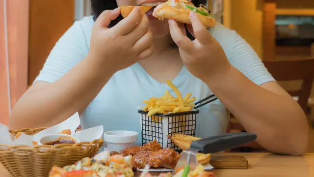 5 Jenis Makanan yang Sering Dikonsumsi Tapi Memberikan Dampak Buruk Bagi Kesehatan