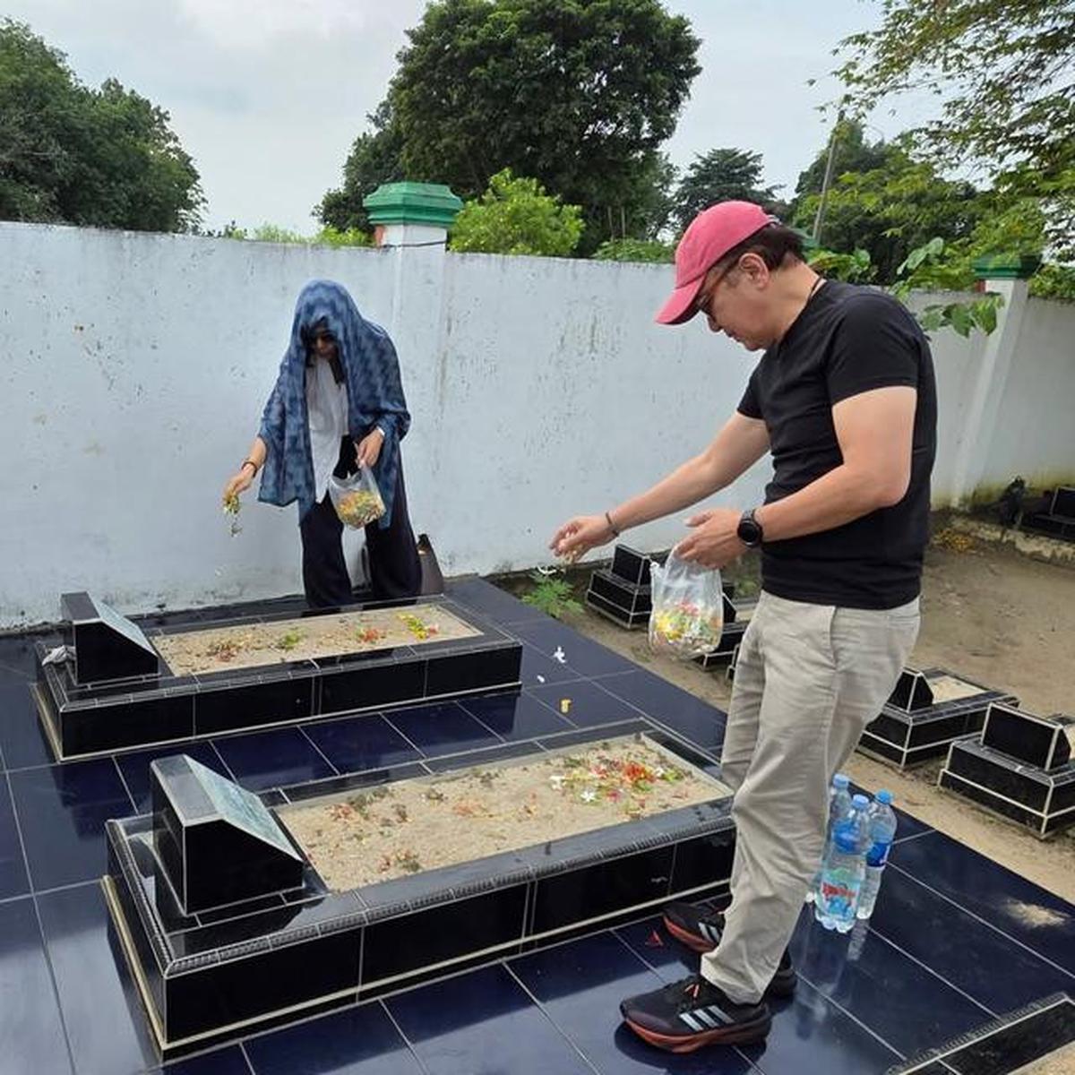 10 Potret Artis Ziarah Makam Jelang Ramadhan 2026, Raffi Ahmad hingga Indro Warkop
