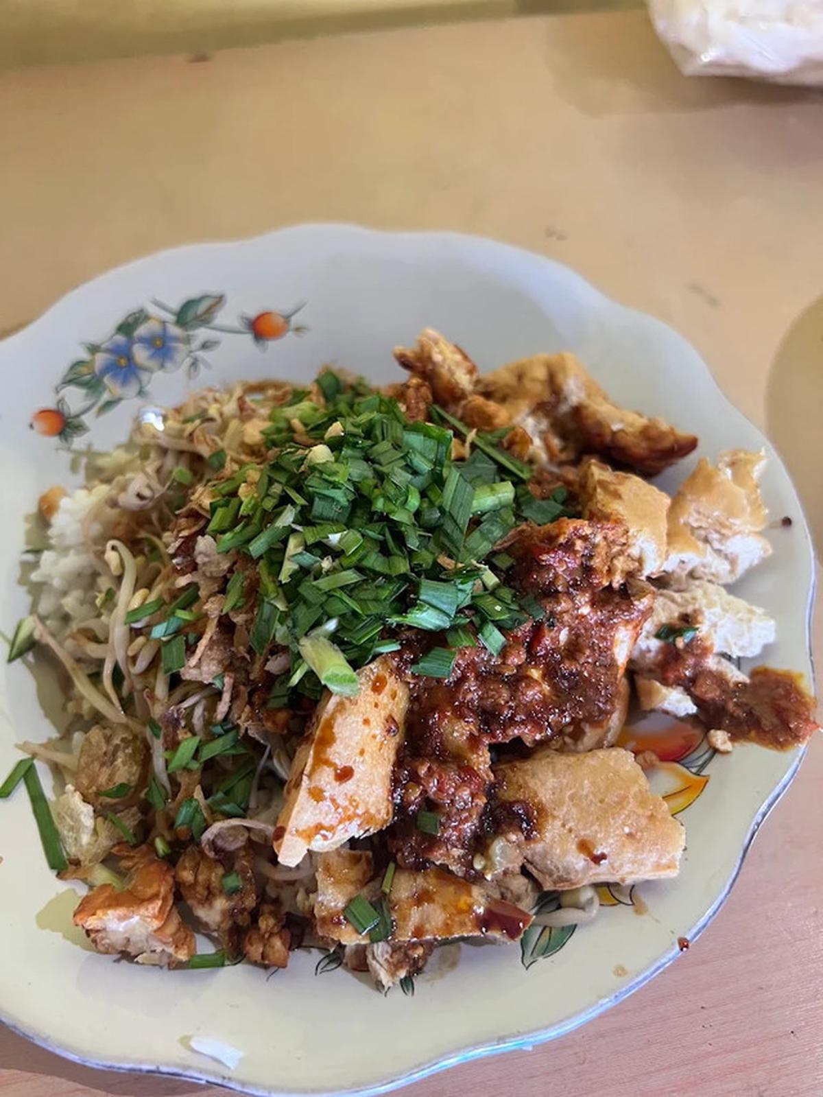 Nasi Lengko Golden (Cerbon Theater)