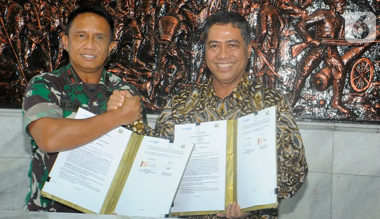 Penandatangan perjanjian nota kesepahaman antara Unit Usaha Syariah (UUS) Bank BTN atau BTN Syariah dengan Akademi Militer (Akmil) merupakan komitmen BTN Syariah untuk memberikan pelayanan terbaik bagi anggota Akmil melalui produk dan program unggulan. (Liputan6.com/HO/BTN)
