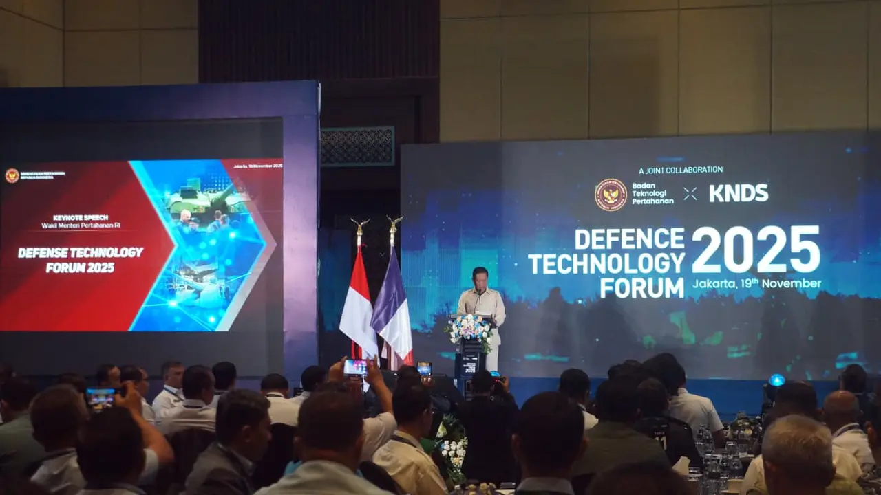 Wakil Menteri Pertahanan RI, Marsekal TNI (Purn) Donny Ermawan saat menghadiri Defense Technology Forum (DTF) 2025 di Golden Ballroom, The Sultan Hotel, Jakarta, pada Rabu (19/11/2025).