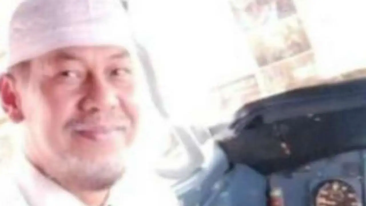 Sosok Kapten Afwan, Pilot Sriwijaya SJ182 yang Dikenal Identik Peci Putihnya