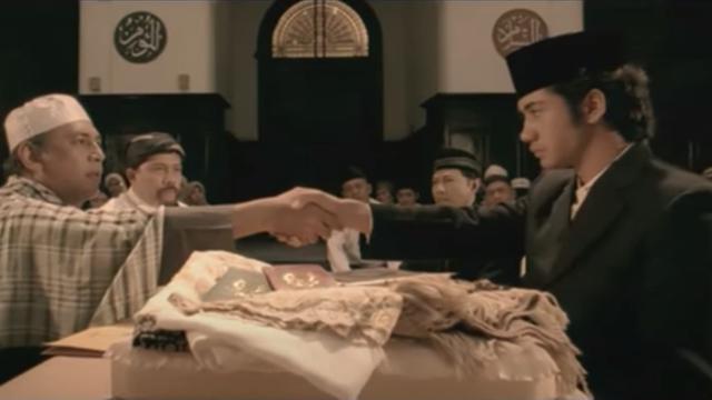 Reza Rahadian dalam film Perempuan Berkalung Sorban. (Foto: Dok. YouTube Dapur Film)