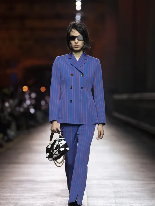 Sebuah karya arsitektur hidup yang ada selaras dengan keinginan air, sebuah alegori sempurna untuk transformasi. Foto: Document/Louis Vuitton.