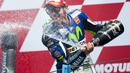 Kegembiraan Valentino Rossi di podium pemenang. (Reuters)
