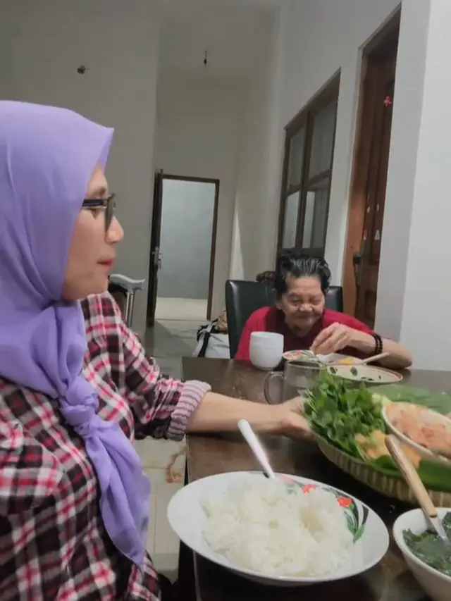 Dapur Sederhana Rumah Nursyah Ibunda Indah Permatasari