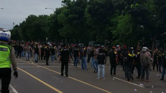 Bentrok ormas di Bekasi