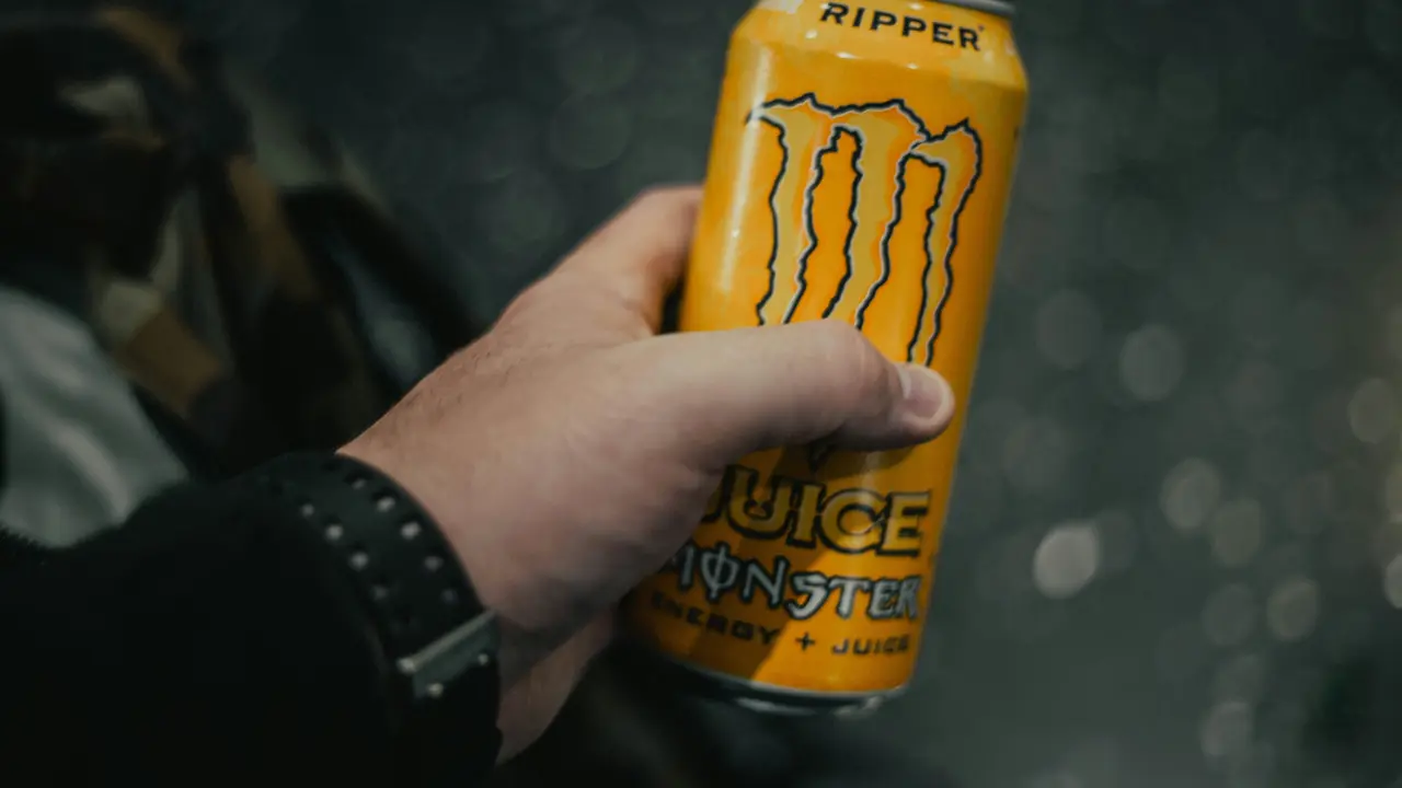 Minuman energi telah menjadi bagian dari gaya hidup.