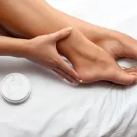 ilustrasi 5 Rekomendasi Krim Kaki yang Bisa Melembapkan Telapak Kaki/Cherries/shutterstock