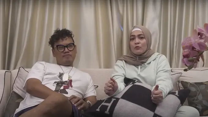 Uya Kuya dan Astrid. (Foto: YouTube Uya Kuya TV)