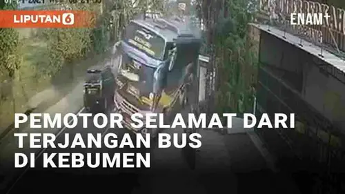 VIDEO: Detik-Detik Pemotor Selamat dari Terjangan Bus Usai Nekat Salip Ambulans di Kebumen