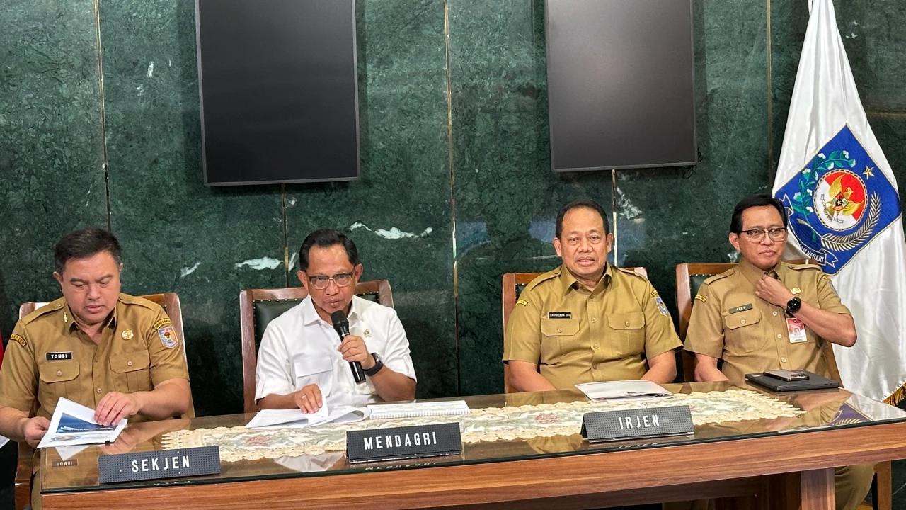 Bupati Aceh Selatan Mirwan MS Diberhentikan Sementara Buntut Umrah saat Wilayah Dilanda Bencana!