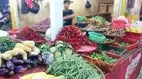 Pedagang di pasar Anyar, Bogor, Ato (35) mengaku bahwa kenaikan harga diluar kendalinya. 