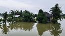 Pejabat manajemen bencana setempat mengkhawatirkan jumlah pengungsi akan terus meningkat mengingat hujan yang belum juga reda. (MOHD RASFAN/AFP)