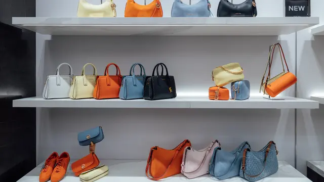 Inspirasi Tampil Elegan Saat Lebaran dengan Aksesori dari Koleksi Terbaru Michael Kors