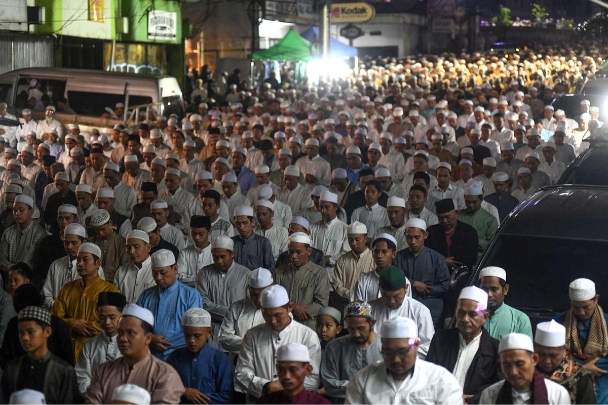 Ribuan jemaah berburu malam Lailatul Qadar di Bogor