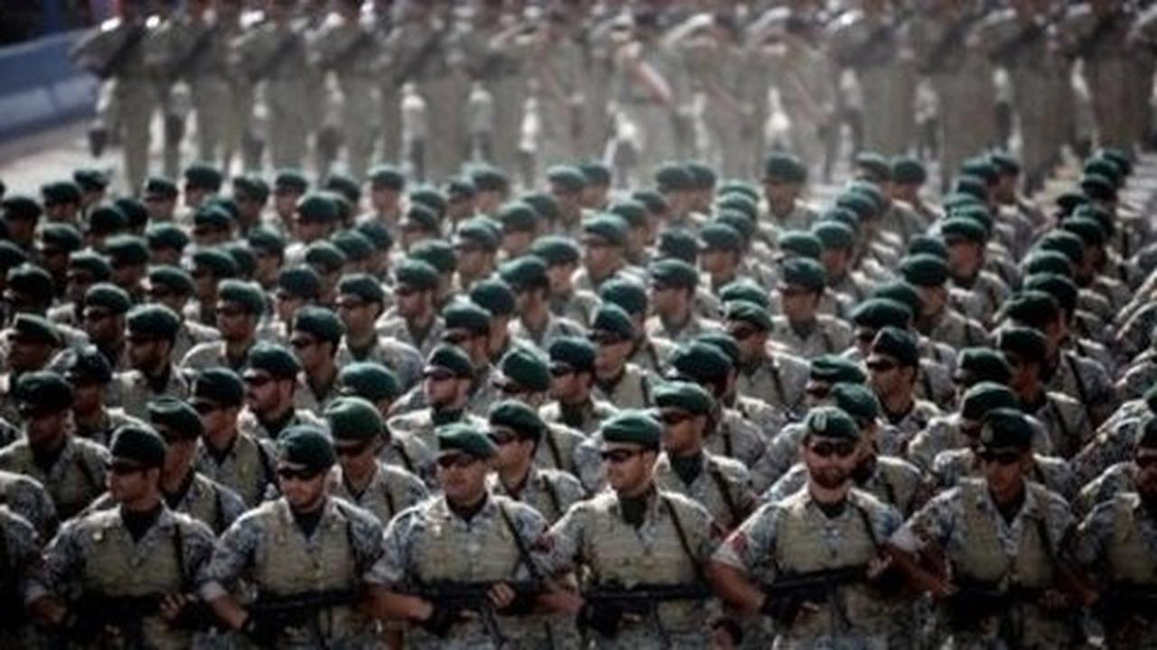 Dongkel PM Iran malah berbuah revolusi