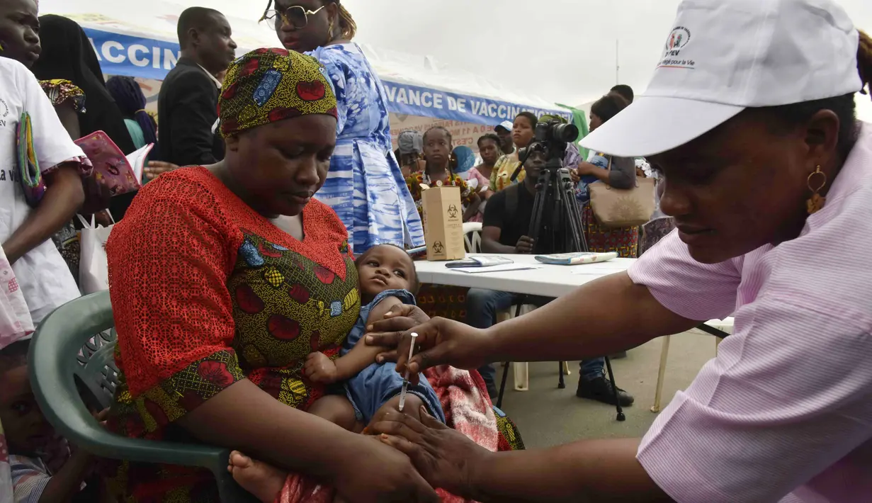 Sekitar 15 negara Afrika berencana untuk memperkenalkan salah satu dari dua vaksin malaria tahun ini dengan dukungan dari aliansi vaksin global Gavi. (AP Photo/Diomande Ble Blonde)