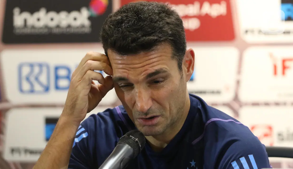 Menurut Scaloni, pihaknya ingin melakukan eksperimen saat melawan Timnas Indonesia nanti. (Liputan6.com/Helmi Fithriansyah)