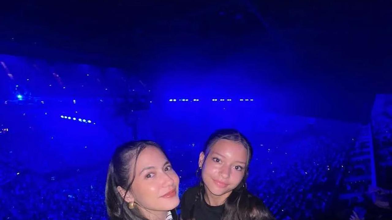 Potret Cantik Pevita Pearce dan Adik Nonton Konser Billie Eilish di London, Pakaian Sopan Jadi Sorotan