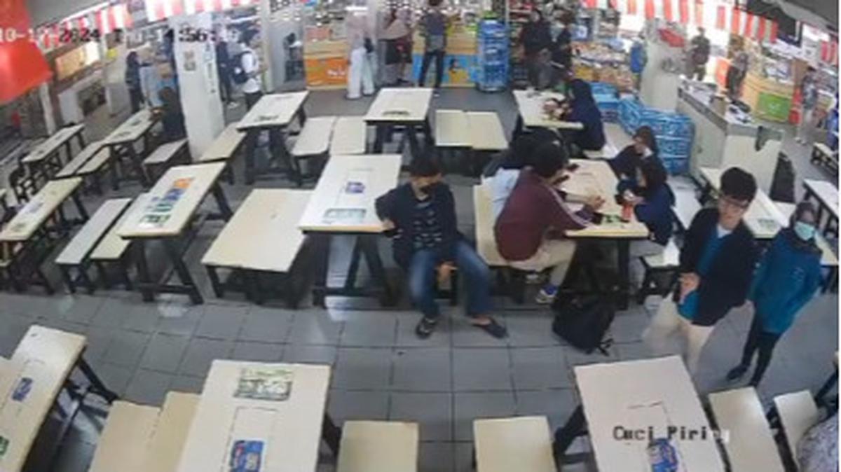 Terekam CCTV, Aksi Pria Maling Tas di Kantin Kampus Ini Curi Perhatian