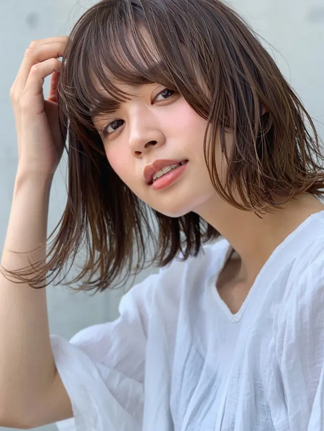 Rambut Pendek Wanita di Atas Bahu