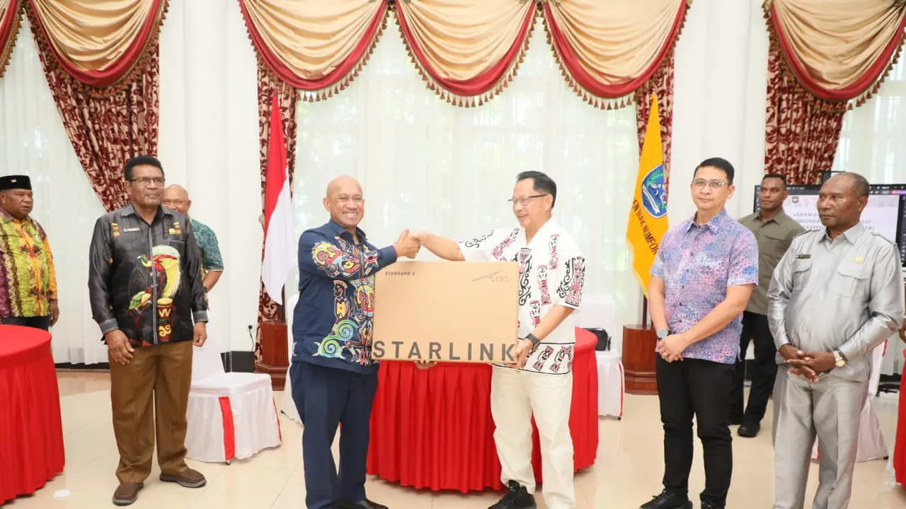 Menadgri saat kunjungan kerja ke Kabupaten Biak Numfor, Papua