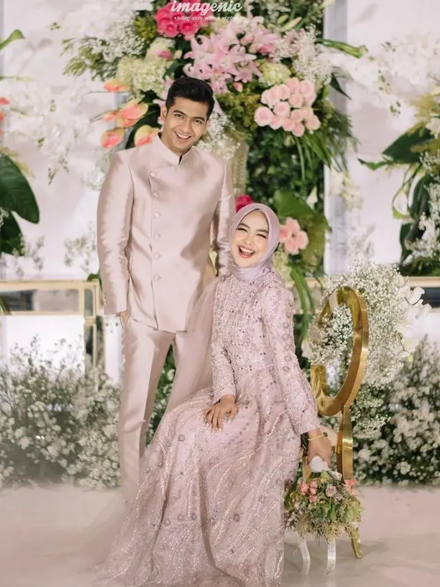6 Inspirasi Baju Couple Lamaran untuk Wanita Berhijab, dari Citra Kirana hingga Dinda Hauw