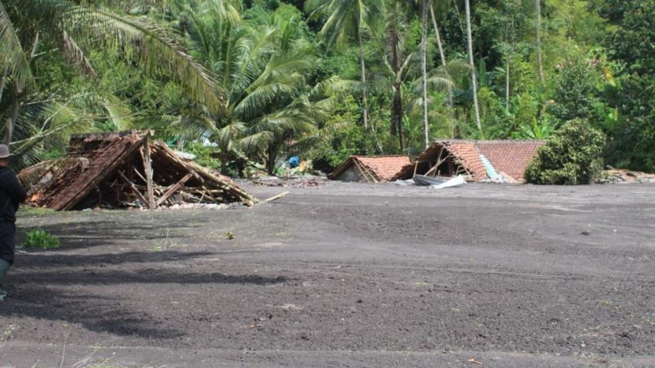 Bupati Lumajang Mendesak Relokasi Warga Dusun Sumberlangsep Pasca Banjir Lahar Dingin Semeru