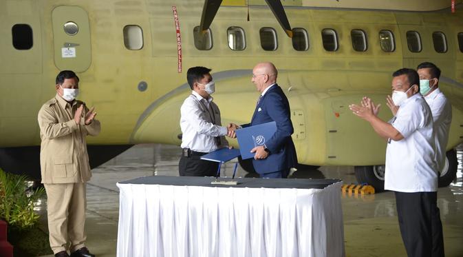 Menteri Pertahanan Indonesia Prabowo Subianto menyebutkan pesawat CN235 buatan PT Dirgantara Indonesia (PTDI) laris di pasar Internasional.