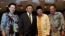 Ki-ka: GKR Hemas, Farouk Muhammad, Harry Azhar Aziz, dan Sapto Amal Daman usai Sidang Paripurna DPD, Jakarta, Rabu (7/10/2015). Sidang tersebut membahas penyampaian ikhtisar hasil pemeriksaan BPK RI. (Liputan6.com/Johan Tallo)