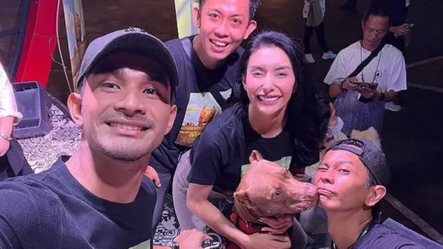 [Fimela] Tyas Mirasih dan Tengku Tezi