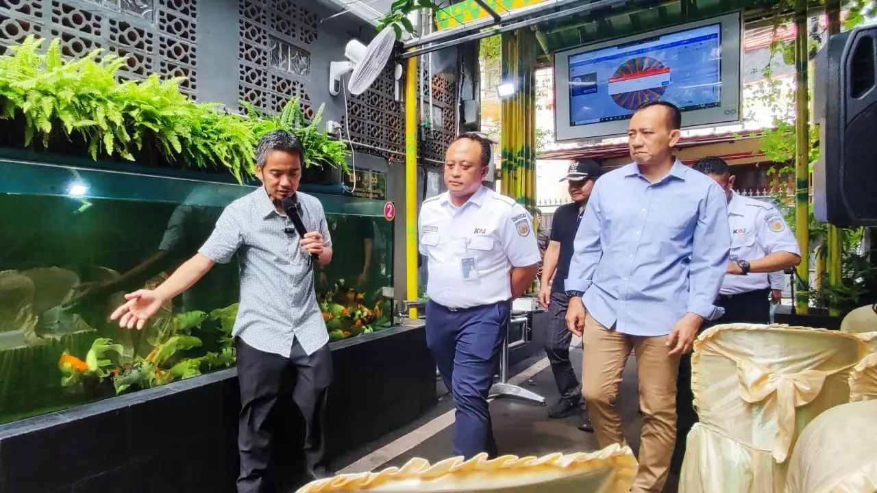 PT Kereta Api Indonesia (Persero) Daop 8 melakukan kunjungan resmi ke Media Percontohan Pembelajaran Pencegahan Krisis Planet yang terletak di RT8 RW4 Malaka Jaya, Duren Sawit, Jakarta Timur.