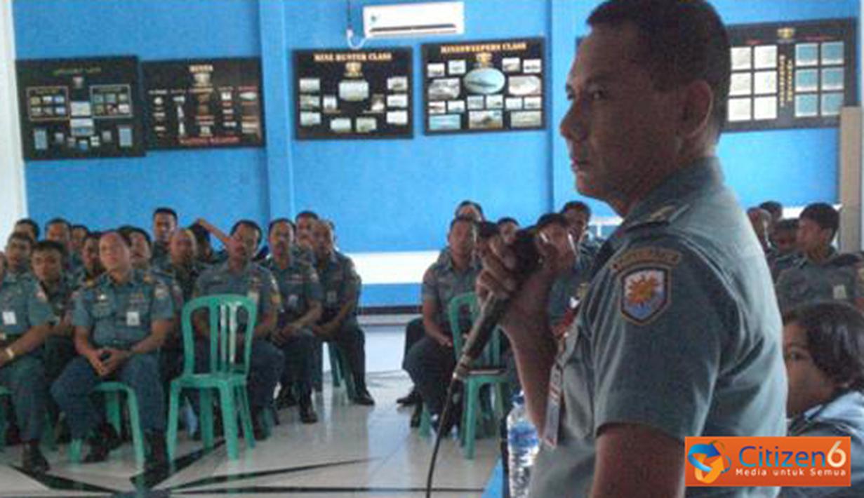 Citizen6, Surabaya: Satran Koarmatim baik perwira, bintara dan tamtama, mendapat penyuluhan hukum dari Diskumarmatim. Kegiatan penyuluhan hukum berlangsung di Ruang Rapat Satran Koarmatim Ujung Surabaya, Kamis (21/6) (Pengirim: Penaratim)
