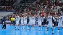 Sebagai informasi, Indonesia dan Irak sejatinya sudah sama-sama sudah memastikan lolos ke babak perempat final sebelum melakoni laga ketiga karena setelah kompak meraup dua kemenangan. Tampak dalam foto, pemain Timnas Futsal Irak berkumpul untuk memberikan penghormatan kepada para suporter usai melakoni laga terakhir Grup A Piala Asia Futsal 2026 melawan Indonesia di Indonesia Arena, Kompleks Gelora Bung Karno, Senayan, Jakarta, Sabtu (31/1/2026). (Bola.com/Bagaskara Lazuardi)