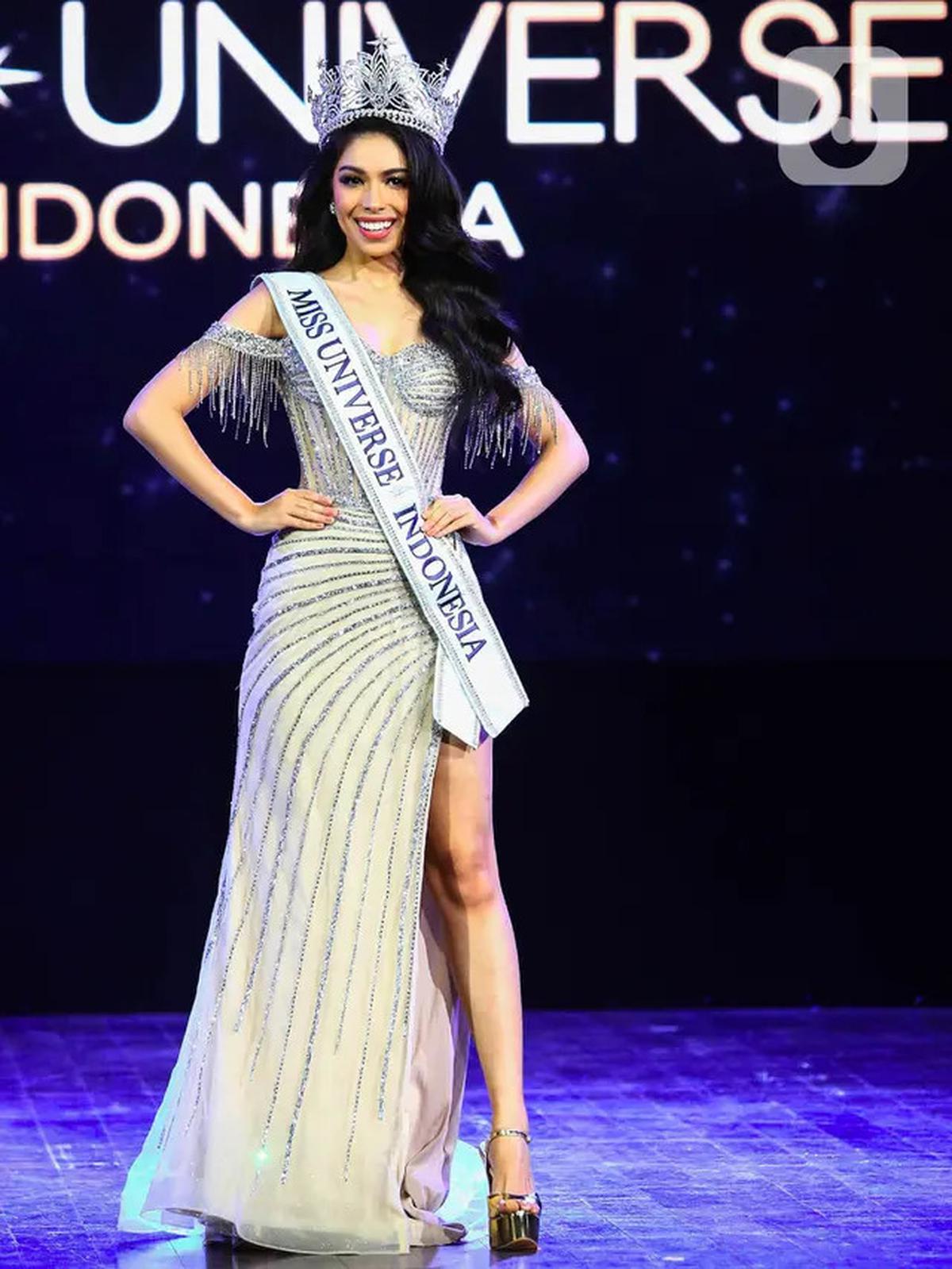 Sosok Khadija Omar, Finalis Miss Universe Berhijab Pertama yang Lahir di Kamp Pengungsian