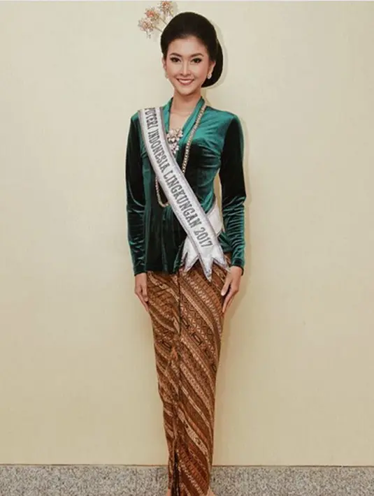 “(5/11/17) Ohayo Gozaimasu!❤️ Last night became the most precious moment in my life, I woke up this morning and still couldn’t believe I’m the Miss International 2017,” tulis Kevin Liliana di bagian pembuka. Selamat, Kevin! (Instagram/kevinlln)